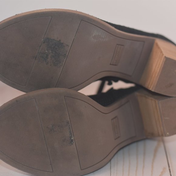 TOMS Women's Black Bootie Size 7 - Picture 2 of 4